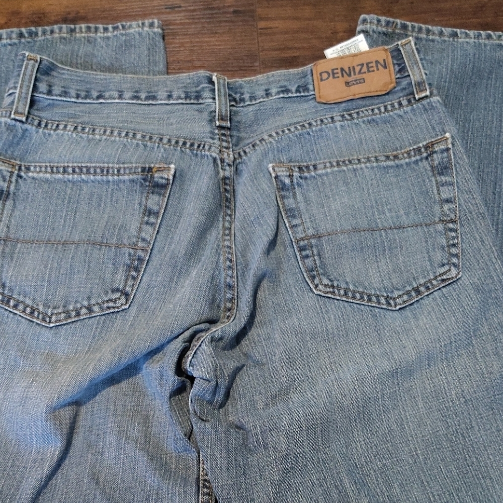 Denizen from Levi's Relaxed Fit Light Blue Jeans 33x30